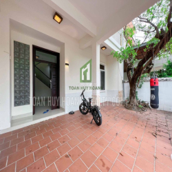 Biệt thự 3 phòng ngủ sân vườn khu Phúc Lộc Viên - D095