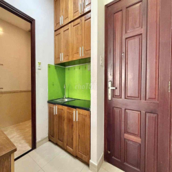 CHDV FULL NỘI THẤT, TÁCH BẾP, CỬA SỔ TRỜI SIÊU RỘNG