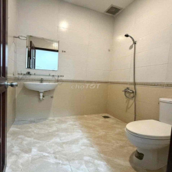CHDV FULL NỘI THẤT, TÁCH BẾP, CỬA SỔ TRỜI SIÊU RỘNG
