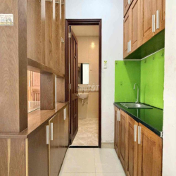 CHDV FULL NỘI THẤT, TÁCH BẾP, CỬA SỔ TRỜI SIÊU RỘNG