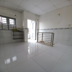 Cho thuê nhà 1 lầu hẻm 793 Trần Xuân Soạn, giá 3,9 triệu/th