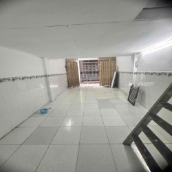 Nhà nguyên căn 6tr cọc 1 tháng