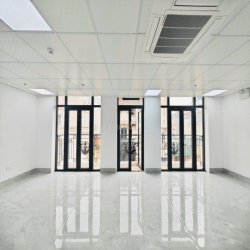 Cho thuê sàn văn phòng Xã Đàn 150m2 30tr chia sẵn 2 phòng hoặc thông