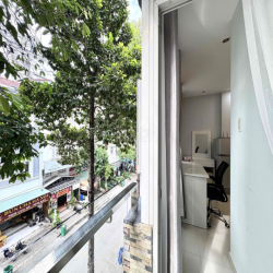 Căn 1 phòng ngủ, ban công siêu đẹp giá tốt khu PMH cạnh Sky Garden 3