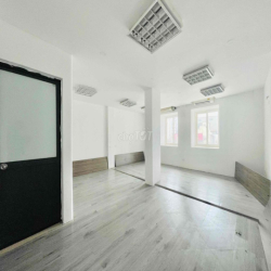 Cho thuê văn phòng tại Xã Đàn 110m2 giá 17t chia sẵn 3 phòng
