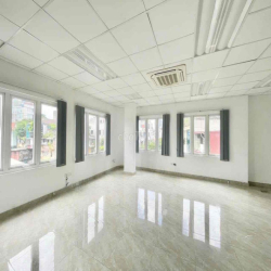 cho thuê văn phòng tại Thái Hà 90m2 giá 17t lô góc full kính cực đẹp