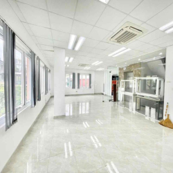 cho thuê văn phòng tại Thái Hà 90m2 giá 17t lô góc full kính cực đẹp