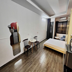 Trống sẵn STUDIO 30m2 full đồ, ban công thoáng, ngõ 432 Đội Cấn
