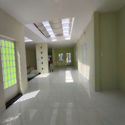Cho thuê nhà góc 2MT khu tên lửa dt 10*2