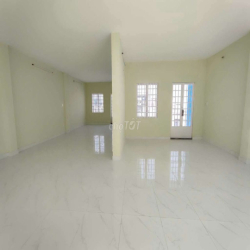 Cho thuê nhà góc 2MT khu tên lửa dt 10*2
