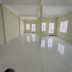 Cho thuê nhà góc 2MT khu tên lửa dt 10*2