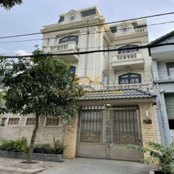 Cho thuê biệt thự VIP Nguyễn Trọng Tuyển, Q.TB, 9x17m, 1 trệt 3 lầu