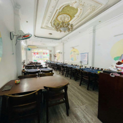 Mặt tiền sầm uất 40 Hoàng Diệu Q4 gần cầu Khánh Hội