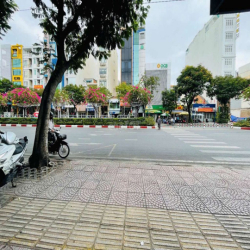 Mặt tiền sầm uất 40 Hoàng Diệu Q4 gần cầu Khánh Hội