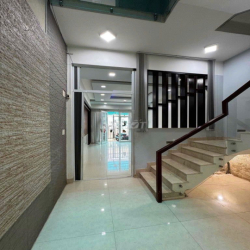 Mặt tiền khu Bắc Hải, DT: 4x18m, trệt 3 lầu, 6pn 5wc, nhà mới, sạch sẽ