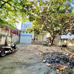 Cho Thuê Biệt Thự Sân Vườn DT 10x40m 1Trệt 1Lầu 4Pn 3Wc Hẻm Thông Tải