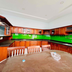 Cho Thuê Biệt Thự Sân Vườn DT 10x40m 1Trệt 1Lầu 4Pn 3Wc Hẻm Thông Tải