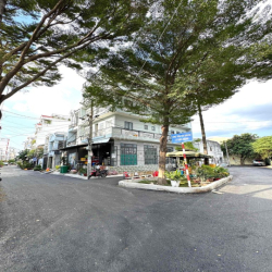 Phòng đẹp có gác, thang máy, hầm xe mới xây + full tiện ích G.I.Á 2tr8