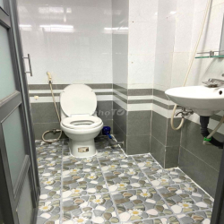 Phòng đẹp có gác, thang máy, hầm xe mới xây + full tiện ích G.I.Á 2tr8