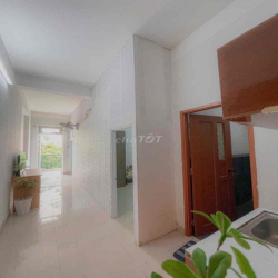 Ngay Công Viên Hoàng Văn Thụ 2p ngủ 55m2 Ban Công