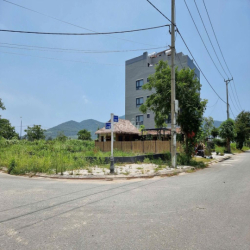 Cho thuê lô đất  đường Trần Sâm ngay Khách sạn 5 sao Golden Bay