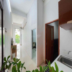 Ngay Công Viên Hoàng Văn Thụ 2p ngủ 55m2 Ban Công