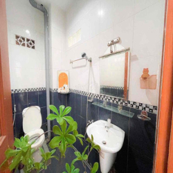 Ngay Công Viên Hoàng Văn Thụ 2p ngủ 55m2 Ban Công