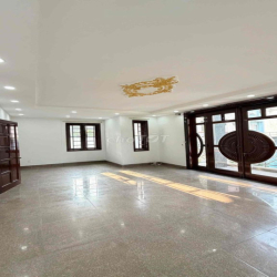 Cho Thuê Biệt Thự View Trực Diện CV Tên Lửa