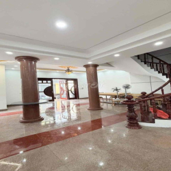 Cho Thuê Biệt Thự View Trực Diện CV Tên Lửa