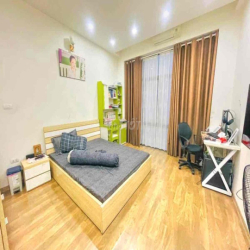 Cho thuê nhà nguyên căn Cầu Giấy DT 55m 4 tầng 4PN full đồ 13 triệu
