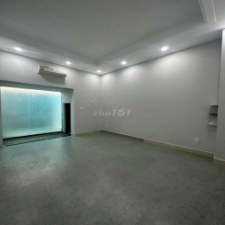cho thuê nguyên tầng trệt 5x20 giá 13triệu có bàn ghế làm việc máy lan
