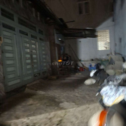 cho thuê nhà  lầu 4,5×14 có lầu đẹp 2pn 2wc xe hơi đậu cửa giá 6tr