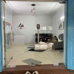 tầng trệt shophouse có lầu