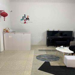 tầng trệt shophouse có lầu