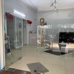 tầng trệt shophouse có lầu