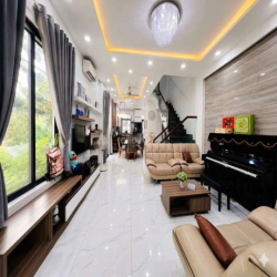 Góc Nhà Phố Sân Vườn Lakeview City  1 Trệt 3 Lầu 4PN 5WC NT Đầy Đủ