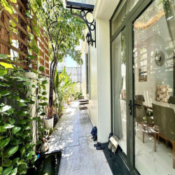 Góc Nhà Phố Sân Vườn Lakeview City  1 Trệt 3 Lầu 4PN 5WC NT Đầy Đủ