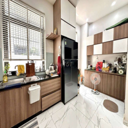 Góc Nhà Phố Sân Vườn Lakeview City  1 Trệt 3 Lầu 4PN 5WC NT Đầy Đủ