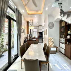 Góc Nhà Phố Sân Vườn Lakeview City  1 Trệt 3 Lầu 4PN 5WC NT Đầy Đủ