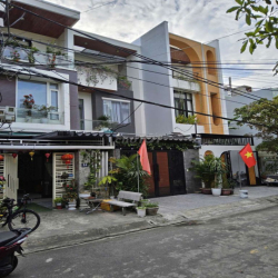 Chính Chủ Bán Nhà Mặt Tiền Ba Tầng Đầy Đủ Nội Thất