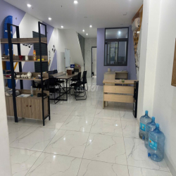 CHo thuê tầng trệt KDT Vạn Phúc city 5x20m giá 10tr có máy lạnh