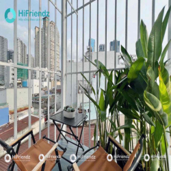 Duplex mới xây gác cao nội thất đầy đủ - ban công thoáng giáp Q1