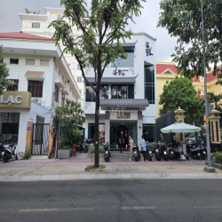 CHO THUÊ MT ĐƯỜNG LÊ QUÝ ĐÔN Q3 DT 10X30M 195TR