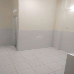 Cho Thuê Gấp 166/1H Tô Hiến Thành, Q10 ngay ngã tư Hồ Bá Kiện Giá 15Tr