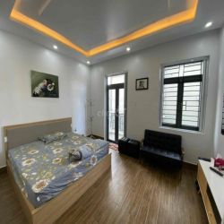 Nhà phố sạch sẽ 2 lầu ( 5 x 16m ) đường 30m Q.9