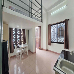 Căn Hộ Duplex - Ban Công - 30m2 - Full Nội Thất - Trường Sơn-Tân Bình