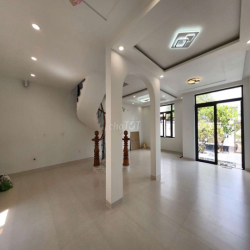 BIỆT THỰ SÂN VƯỜN GẦN ĐƯỜNG HIỆP BÌNH