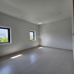 BIỆT THỰ SÂN VƯỜN GẦN ĐƯỜNG HIỆP BÌNH