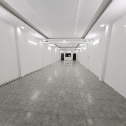 Cho thuê nhà 4x31m có lầu, 3 nhà vệ sinh, sẵn điện NLMT và 3 pha