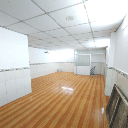 Cho thuê nhà 4x31m có lầu, 3 nhà vệ sinh, sẵn điện NLMT và 3 pha